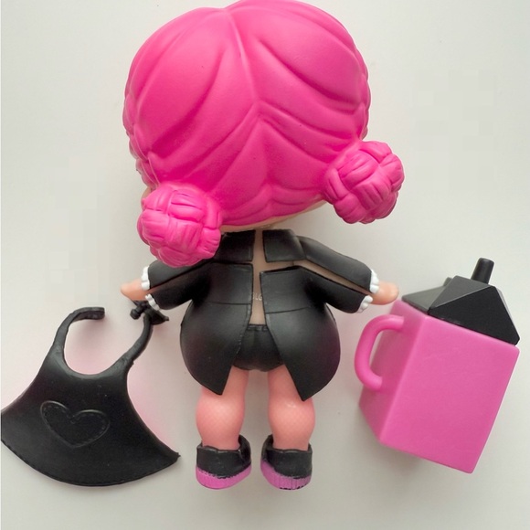 L.O.L. Surprise Doll in Capsule Carrying Case - Picture 4 of 5